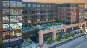 Indie Deep Ellum - Rooftop Vibes & Poolside Bliss in Dallas